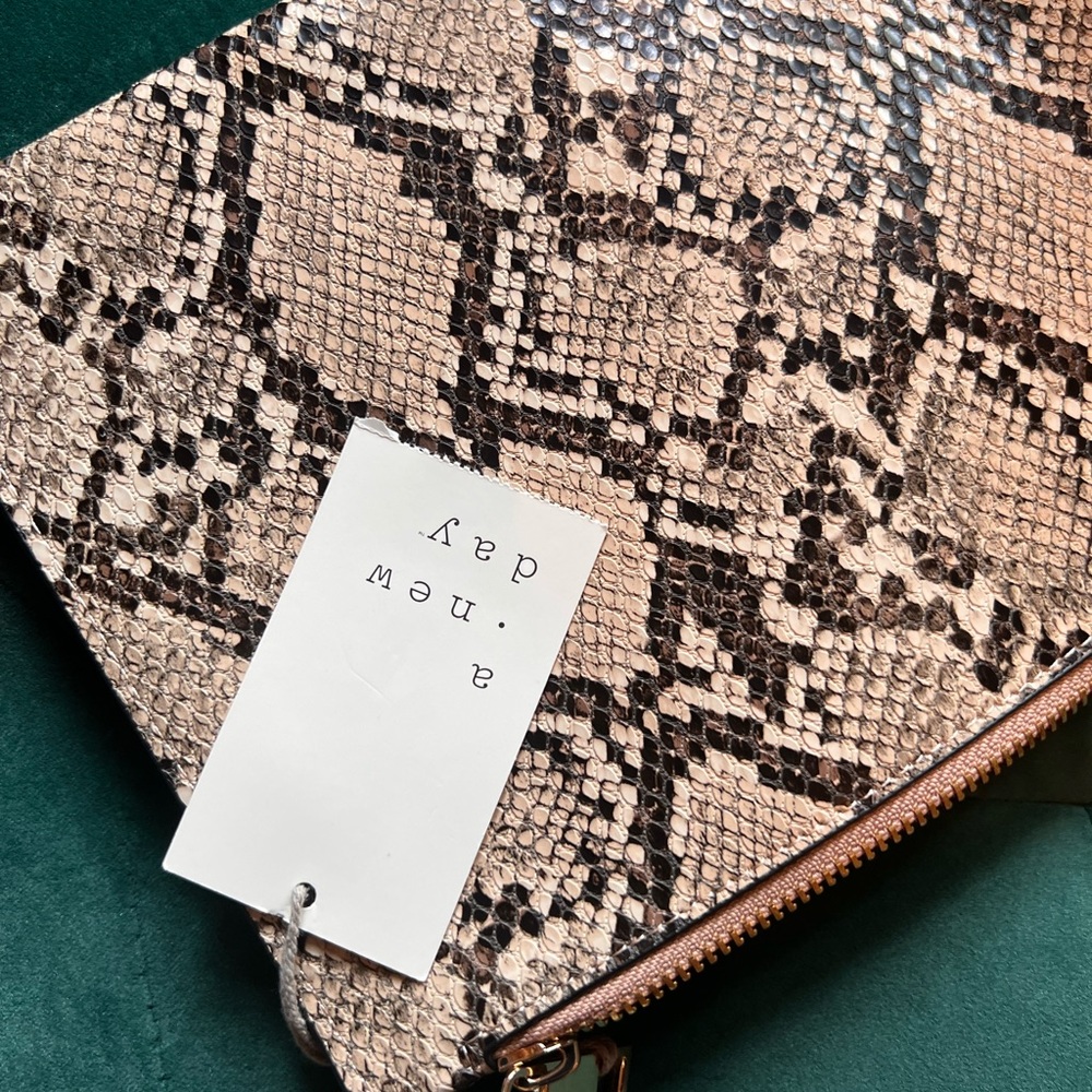 Wristlet/pouch - Picture 2 of 3